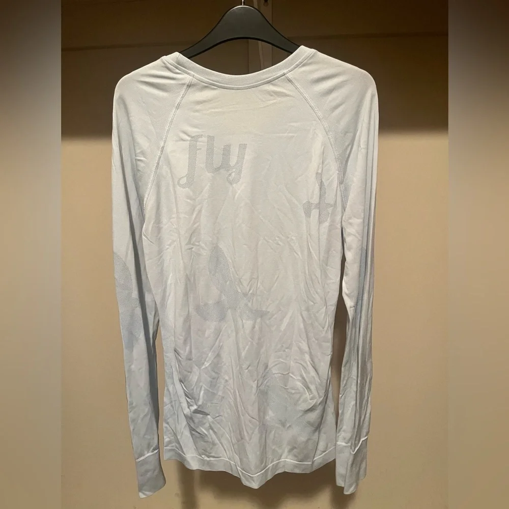 Oiselle Women's Soft Light Blue Long Sleeve Flyte - Picture 3 of 5
